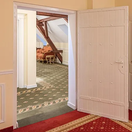 Robenstein & - Hotel