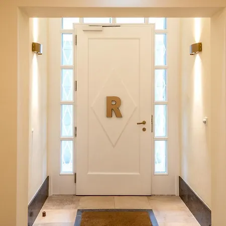 Robenstein & -