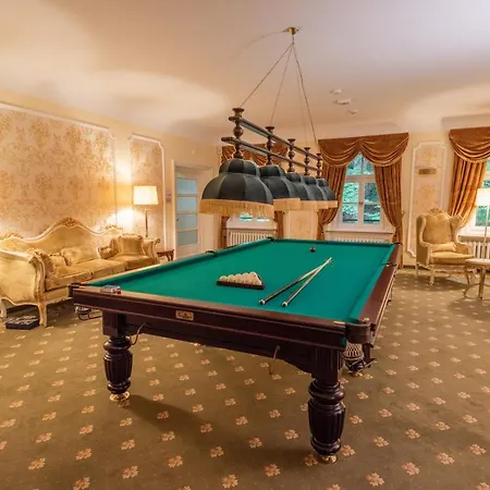 Robenstein & - Hotel