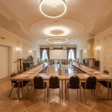 Robenstein & - Hotel 4*