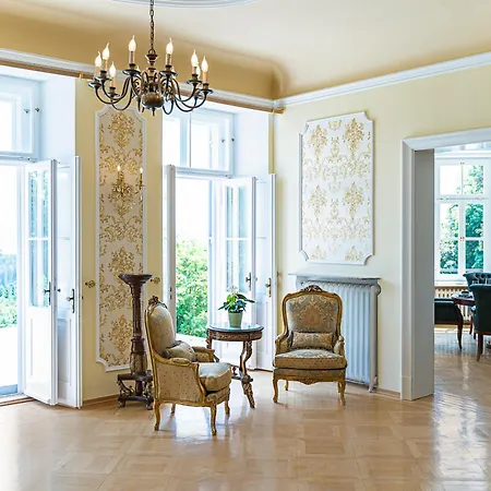 Robenstein & - ホテル 4*