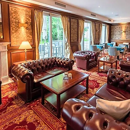 Robenstein & - Hotel 4*