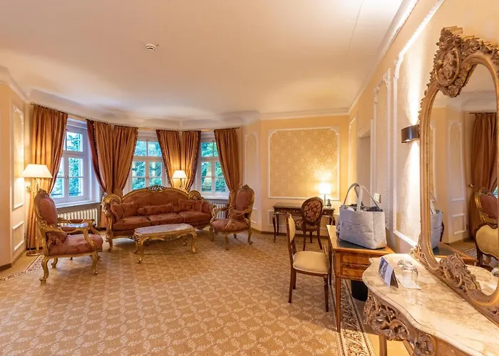 Robenstein & - Hotel 4*