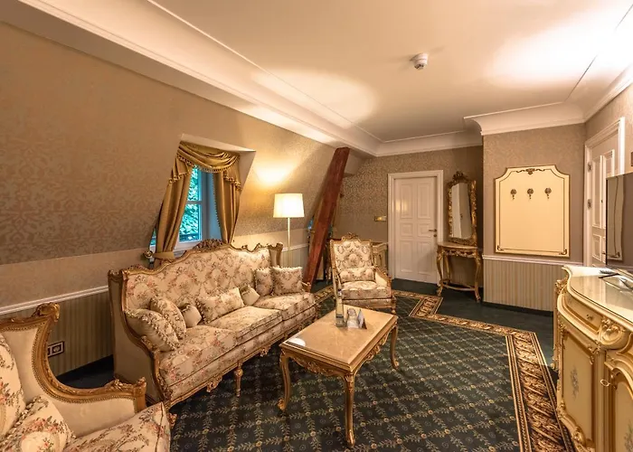 Robenstein & - Hotel 4*