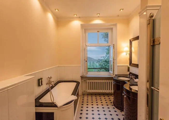 Robenstein & - Hotel 4*