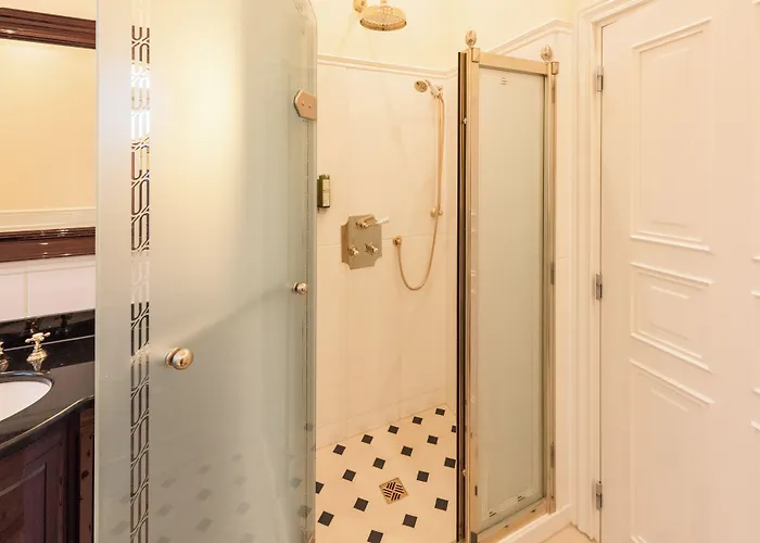 Robenstein & - Hotel 4*
